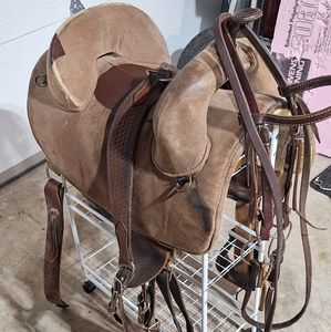 Circle Y treeless saddle